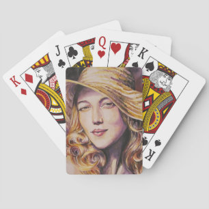Vrouw met pet pokerkaarten