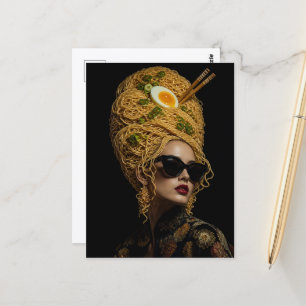 Vrouw met Ramen Noodles Haar Briefkaart