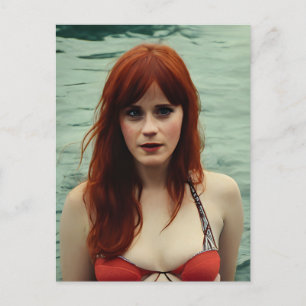 Vrouw Met Rood Haar Zwemt Briefkaart