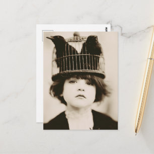 Vrouw Met Vogelkooi Hoed Briefkaart