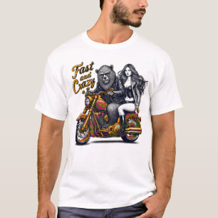 Vrouw omarmt vrijheid op motorfiets t-shirt