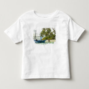 Vrouw op kleine traditionele vissersboot, kinder shirts
