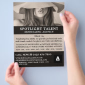 Vrouw Pet Model, modellenbureau, modelagent Flyer (Hand)