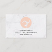 Vrouw rolt yogamat op visitekaartje (Achterkant)