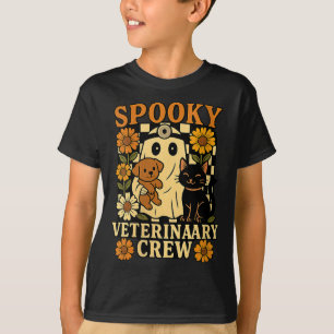 Vrouw spookachtige geest die zwarte kat hond vasth t-shirt