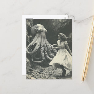 Vrouw uit vroeger tijden en reusachtige octopus briefkaart