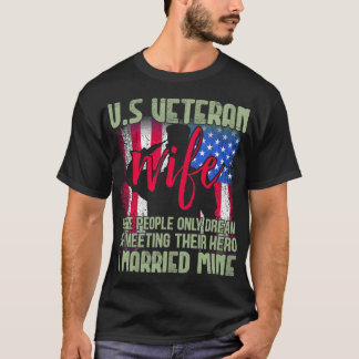 Vrouw van een Amerikaanse veteraan waar sommige me T-shirt