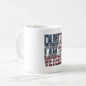 Vrouw van een veteraan citaat patriottisch vintage koffiemok (Voorkant links)