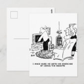 Vrouw verstopt de TV-afstandsbediening Briefkaart (Voorkant / Achterkant)