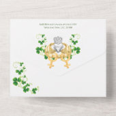 Vrouw Vrouw Irish Claddagh Ring and Shamrocks All In One Uitnodiging (Achterkant)