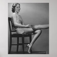 Vrouw zit op de stoel