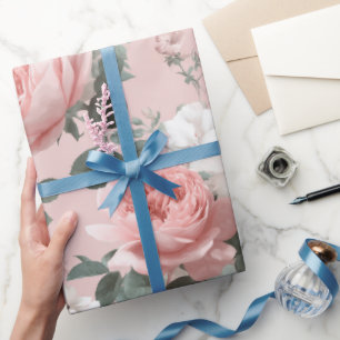 Vrouwelijk babyroze wit bloemmotief cadeaupapier