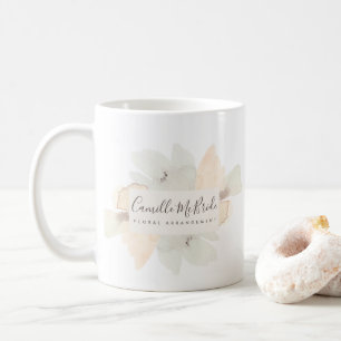 Vrouwelijk handgeschilderd aquarel bloempatroon koffiemok