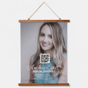 Vrouwelijke bedrijfsleider foto naam q r code teks hangend wandkleed