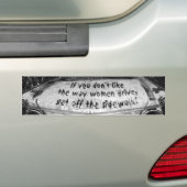 Vrouwelijke chauffeurs bumpersticker (Op auto)