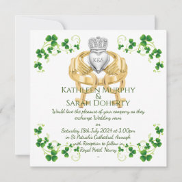 Vrouwelijke Claddagh-ring en klaverversiering uitn Kaart