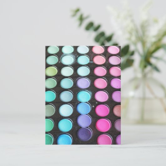 Vrouwelijke kleurrijke make-up artiest briefkaart (Staand voorkant)