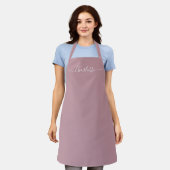 Vrouwelijke mauve moderne script naam monogram schort (Gedragen)