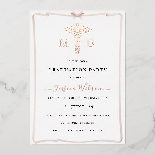 Vrouwelijke MD RN Caduceus afstudeerfoto Folie Uitnodiging (Voorkant)