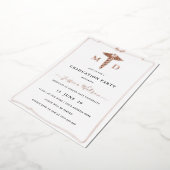 Vrouwelijke MD RN Caduceus afstudeerfoto Folie Uitnodiging (Gedraaid)