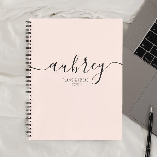 Vrouwelijke monogram kalligrafie elegante roze notitieboek