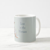Vrouwelijke mooie lichtblauwe jurk koffiemok (Voorkant rechts)