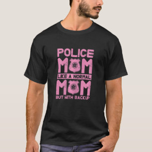 Vrouwelijke politie-mam als een normale mam, maar t-shirt