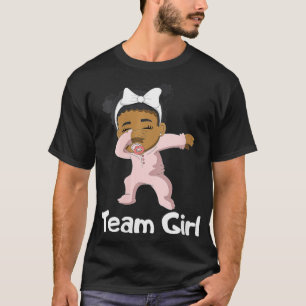 Vrouwelijke vrouwen onthullen teammeisjes in debui t-shirt