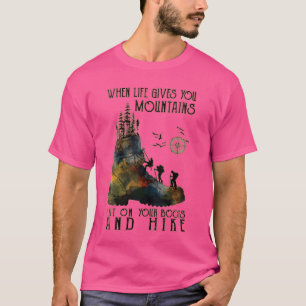 Vrouwen als het leven je bergen geeft op je bed t-shirt