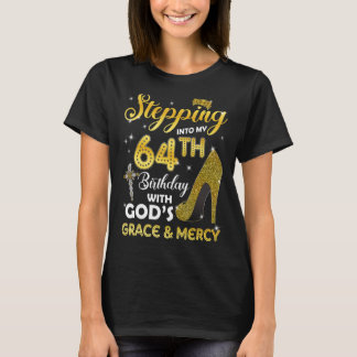 Vrouwen die mijn 64ste verjaardag binnenvallen met t-shirt