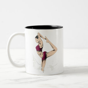 Vrouwen die yoga doen tweekleurige koffiemok
