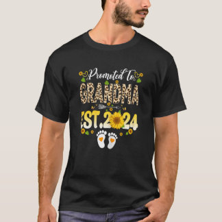 Vrouwen gepromoveerd naar Oma 2024 Eerste keer Nie T-shirt