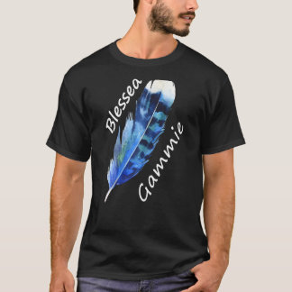 Vrouwen Gezegende Gammie Graphic S Letter Feather T-shirt
