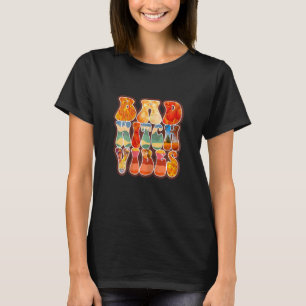 Vrouwen Groovy Bad Witch Vibes Heks voor Halloween T-shirt