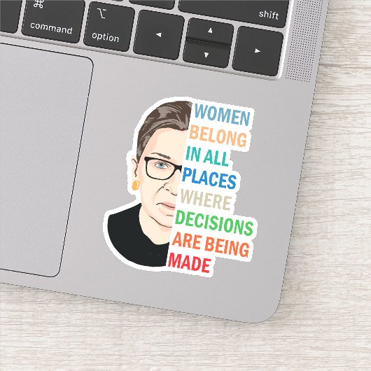 Vrouwen horen op alle plaatsen bij Ruth Bader Gins Sticker (Detail)
