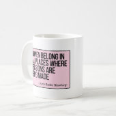 Vrouwen horen op alle plaatsen waar beslissingen R Koffiemok (Voorkant links)