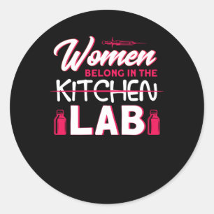 Vrouwen horen thuis in het lab ronde sticker