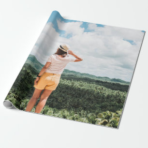 Vrouwen in de buurt van bomen cadeaupapier