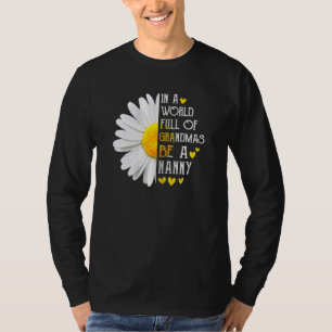 Vrouwen in een wereld vol oma's zijn een kindermei t-shirt