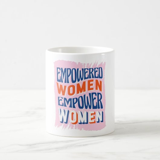 Vrouwen met een krachtige kracht koffiemok (Center)
