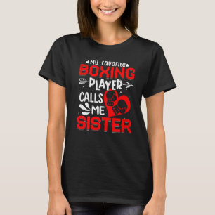 Vrouwen Mijn favoriete boksspeler roept me zuster  T-shirt