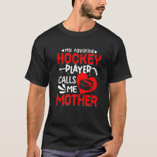 Vrouwen Mijn favoriete Hockey Player roept me moed T-shirt