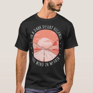 Vrouwen op een donkere woestijn. t-shirt