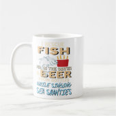 Vrouwen redden vis en bier tijdens het zingen van koffiemok (Links)