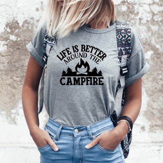 Vrouwen rond de kampvuur Camping T-Shirt