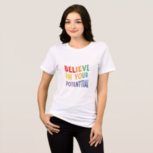 Vrouwen T-shirt met het opschrift "Believe In Your