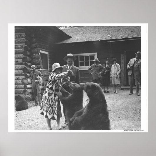 Vrouwen voeden beren. poster (Voorkant)