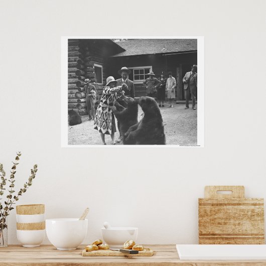 Vrouwen voeden beren. poster (Keuken)