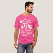 Vrouwen wandelen honden en koffie maken me minder t-shirt (Voorkant volledig)