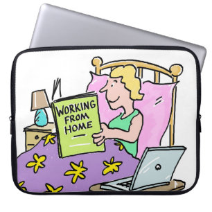 Vrouwen werken thuis en blijven in bed. laptop sleeve